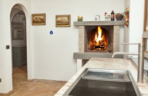 Sutri Villa | Villa Margot Sutri a stone's throw from golf!