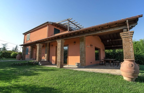 Sutri Villa | Villa Margot Sutri a stone's throw from golf!