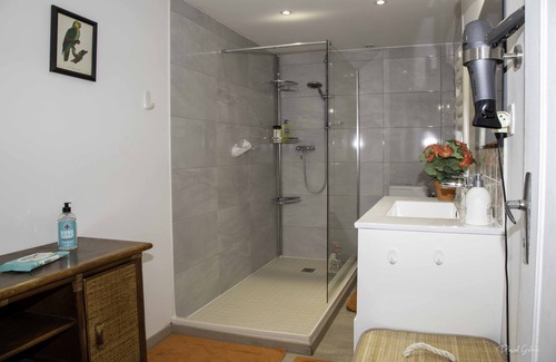 Ponts-et-Marais Bed & Breakfast | Villa marguerite charming bed and breakfast