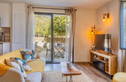 Meria Villa | Villa Marine de Meria, completely renovated, 10 meters from the beach