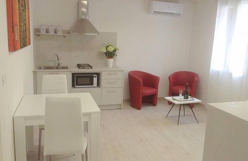 Miane House | Villa Marsica F: A modern and graceful studio apartment immersed in a splendid landscape, in the heart of a wonderful little town, with Free WI-FI.