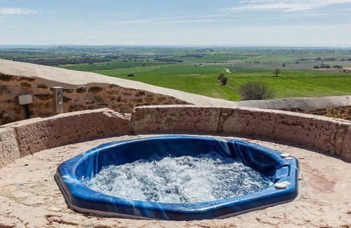 Els Plans de Sio Villa | Villa Masia de Queralt with Mountain View, Pool, Garden, A/C & Wi-Fi