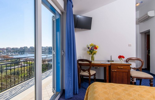 Seget Vranjica Hotel | Villa Mediterana
