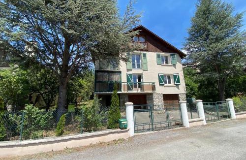 Barcelonnette Apartment | Villa Meyronnes 3 chambres vue degagée montagnes