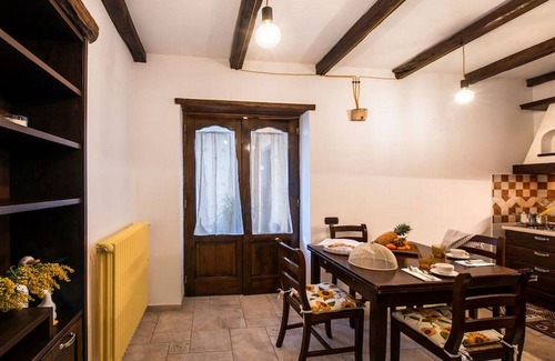 Priora Villa | Villa Mil, surrounded by greenery with splendid view of the Gulf of Naples