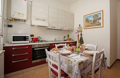 Desenzano del Garda Apartment | Villa Mimosa - Appartamento 1, Desenzano Del Garda, Italy