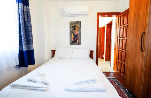 Dalyan City Center Villa | Villa Misli - red/green