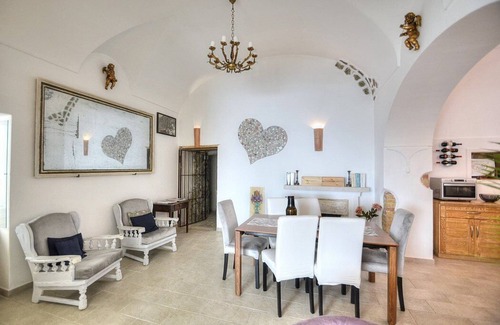Positano Apartment | Villa Mitrea: A bright and elegant apartment located in the center of Positano, with Free WI-FI.