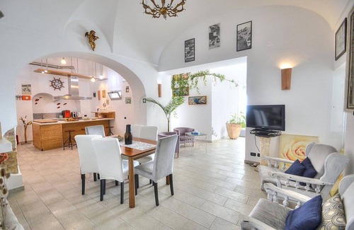 Positano Apartment | Villa Mitrea: A bright and elegant apartment located in the center of Positano, with Free WI-FI.