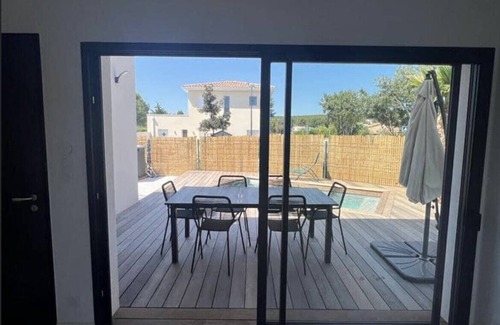 Villetelle Villa | Villa Moderne à 20 Minutes de la Plage