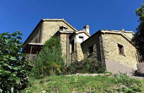 Lunano Apartment | Villa MOKA Apartment "PAULA" in a medieval farmhouse; in Montefeltro (Le Marche)