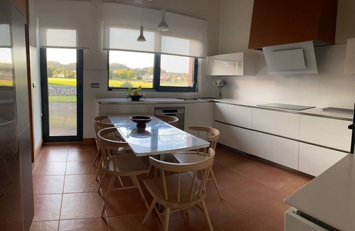 Escobedo Villa | Villa Monastery. 15' from Santander