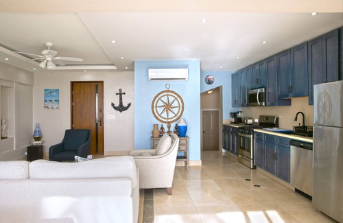 Beacon Hill House | Villa Myles: Beachfront
