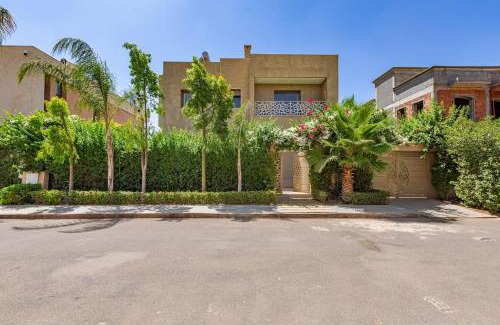Menara Villa | Villa Narjisse , Élégance et Calme, piscine privée