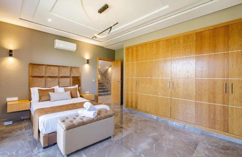 Menara Villa | Villa Narjisse , Élégance et Calme, piscine privée