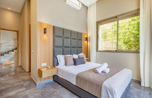 Menara Villa | Villa Narjisse , Élégance et Calme, piscine privée