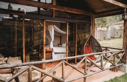 Paute Villa | Villa Nathalie, 2 bedrooms, jacuzzi, king size bed, hammock, FIREPLACE