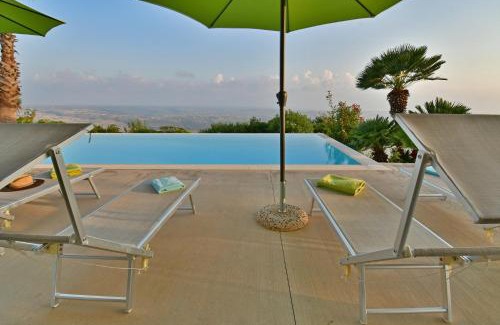 Ragusa Villa | Villa Nausica, heated pool, Padel court, view on the sea, wifi free perfect for big group