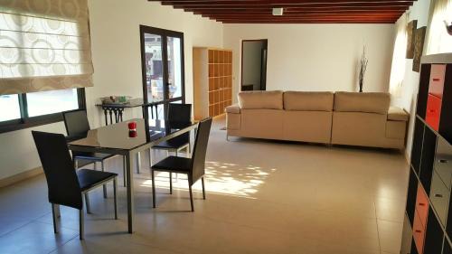 Nazaret House | Villa Nazoly, Oasis de Tranquilidad con Piscina Privada en el Corazón de Lanzarote