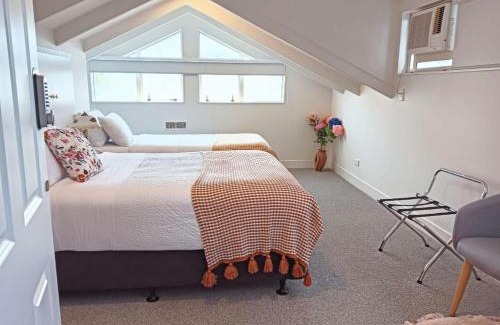 Hamilton East Villa | Villa near CBD and Globox Arena
