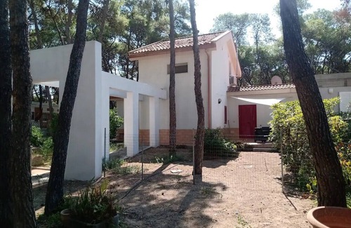 Castellaneta Marina Villa | Villa nestled in pine forest 3 minutes from the beach