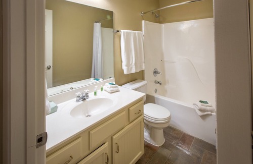 De Soto Villa | Villa Next to a Lake | Various Amenities