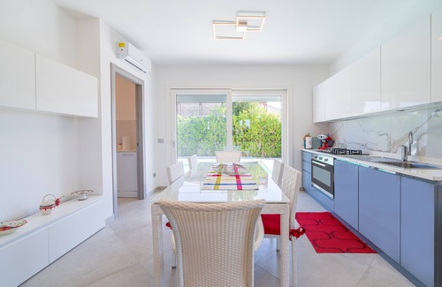 Punta Milocca Villa | Villa 'Nigrò' with Sea View, Pool, Garden & Wi-Fi