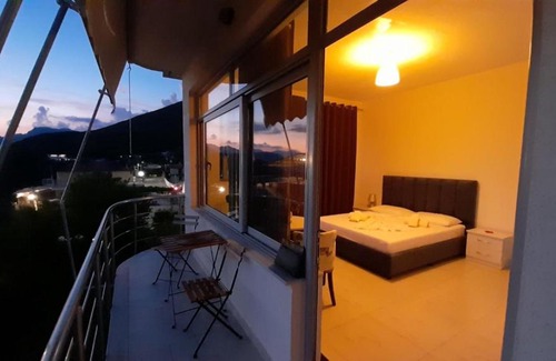 Piqeras House | Villa NIKA