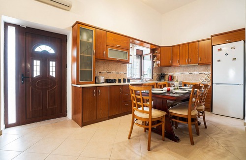 Fanai Villa | Villa 'Nikolaos' with Sea View, Wi-Fi and Air Conditioning