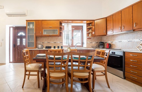 Fanai Villa | Villa 'Nikolaos' with Sea View, Wi-Fi and Air Conditioning