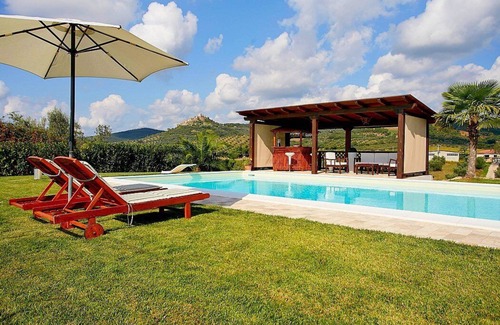 Roccastrada Villa | Villa Norma: An elegant and welcoming two-story villa located on top of a small hill, with Free WI-FI.