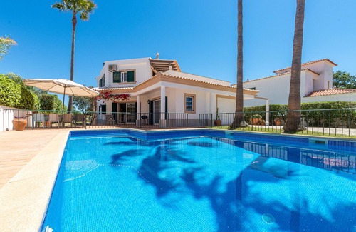 Albufeira Villa | Villa Nox is perfect for families with children as the pool is fenced