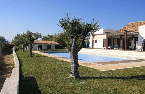 Fornos Villa | Villa Oasis Azul - beautiful villa with heated private pool, short walk to all.
