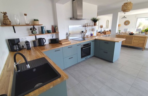 Plonevez-Porzay Villa | Villa Océane Belle vue Mer private grounds down to the beach