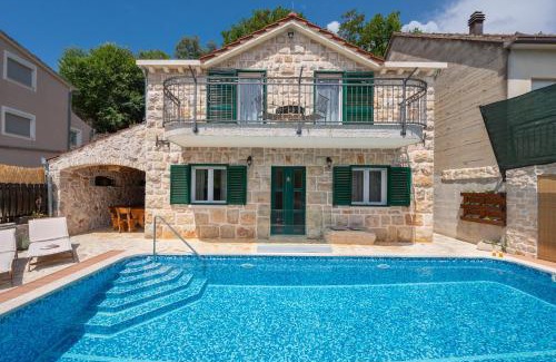 Prolozac House | Villa Old House with Pool, Jacuzzi