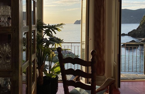 Vernazza Villa | Villa on 2 levels overlooking the harbor of Vernazza. Wi-Fi & AC