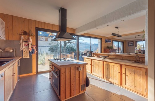 Bagneres-de-Bigorre House | Villa on the Hill in the Pyrenees with Mountain View, Private Terrace and Wi-Fi