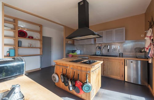 Bagneres-de-Bigorre House | Villa on the Hill in the Pyrenees with Mountain View, Private Terrace and Wi-Fi