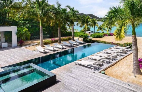 Barriere des Quatres Vents Villa | Villa Palm Beach | Beach Front - Located in Beautiful Lorient Beach with Private Pool