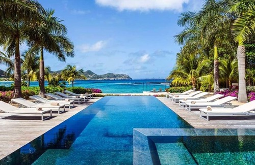 Barriere des Quatres Vents Villa | Villa Palm Beach | Beach Front - Located in Beautiful Lorient Beach with Private Pool