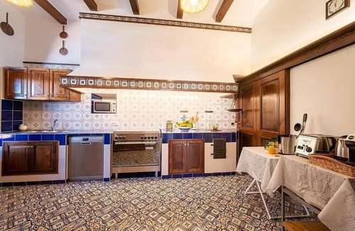 Priora Villa | Villa Palmarosa: A characteristic and welcoming three-story villa situated in a quiet location, a few minutes from the town center, with Free WI-FI.