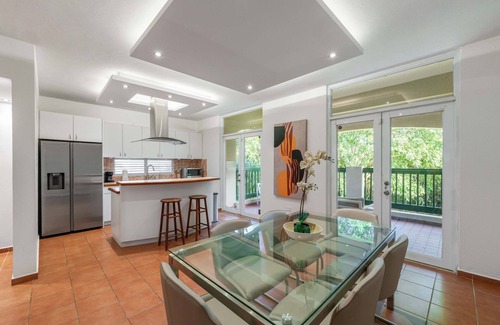 Cerro Gordo Apartment | Villa Papaya — Garden Views & Family Comfort