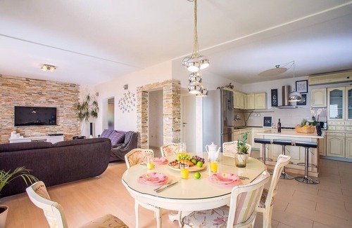 Kastel Gomilica Villa | VILLA PAULA, 7 bedrooms, heated 36sqm private pool, Jacuzzi, Gym and sea views