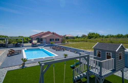 Zemunik Donji Villa | Villa Perini Dvori