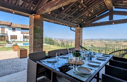Costigliole d'Asti Villa | Villa Perla, hilltop location with pool