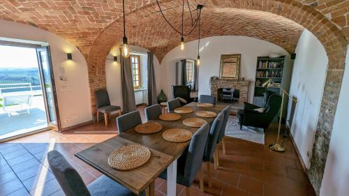 Costigliole d'Asti House | Villa Perla, hilltop location with pool