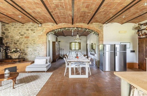 Gallina Villa | Villa Pernice: An elegant and welcoming two-story villa surrounded by the greenery, with Free WI-FI.