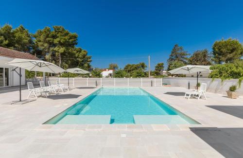 Maruggio Villa | Villa Pietraviva by Perle di Puglia
