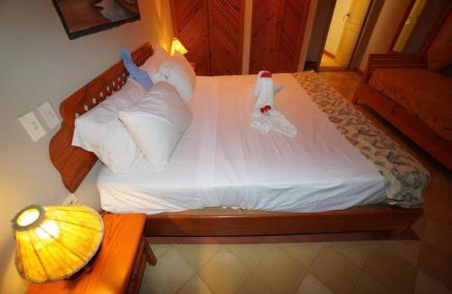 La Ceiba Villa | Villa Playa Bonita, Pool, Tropical Gardens