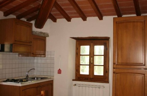 Podere Viti Villa | Villa Pozzonovo is an old stone farmhouse within walking distance of the centre of Castiglion Fioren